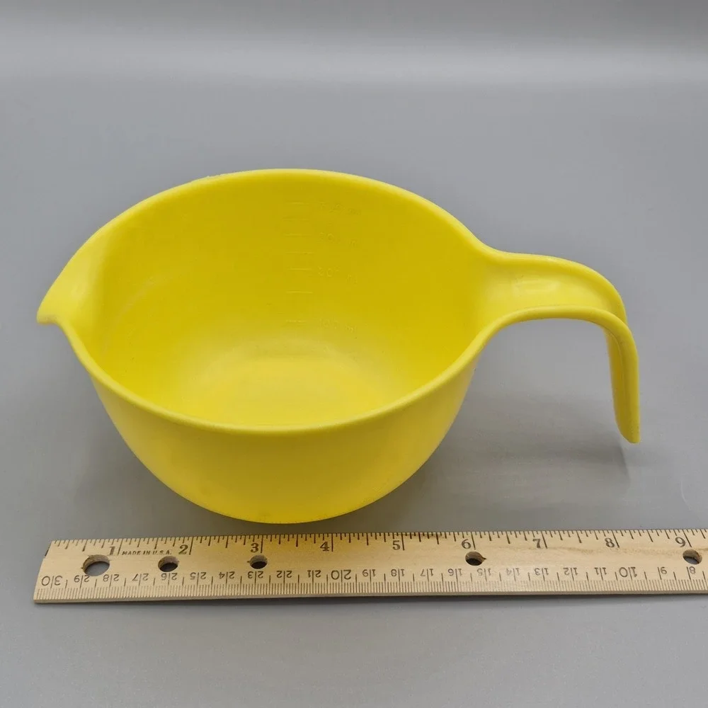RUBBERMAID 3 Cup 700 ML‎ Yellow Mixing Bowl Pour Spout Handle #3004 5.75